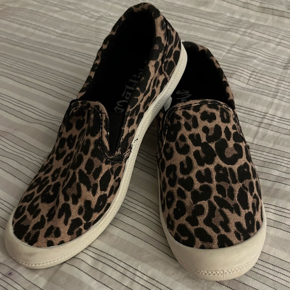 Women’s Mad Love cheetah print, slip on shoes, size 6 - Picture 5 of 8